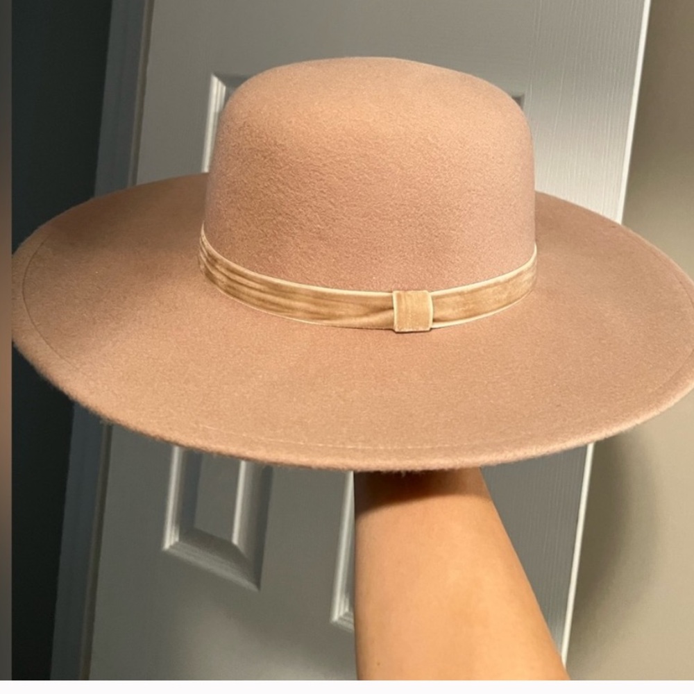 A-New-Day felt Tan Wide-Brim Hat w/matching velvet ribbon band EUC